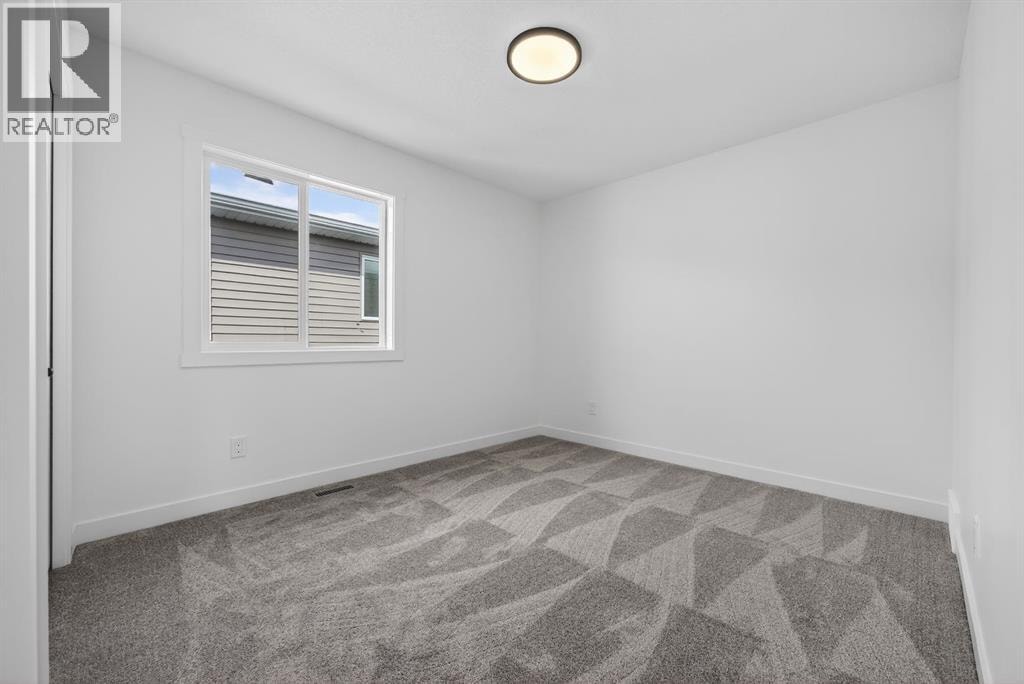 1090 Bayview Crescent — photo 41