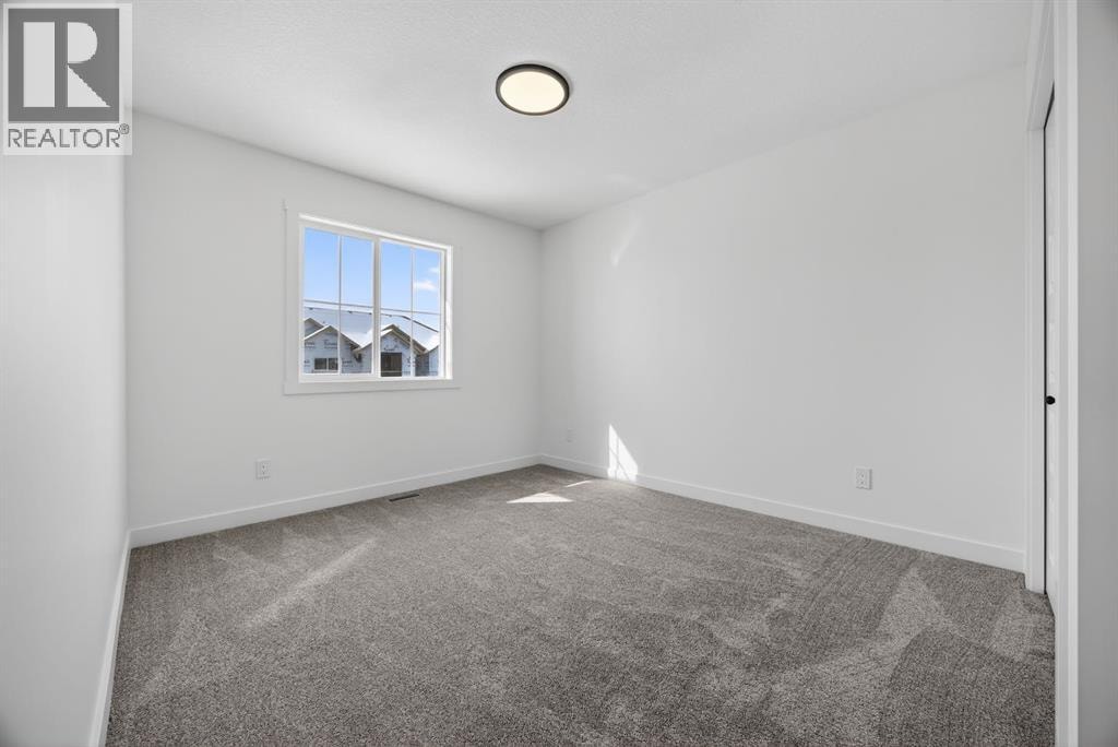 1090 Bayview Crescent — photo 38