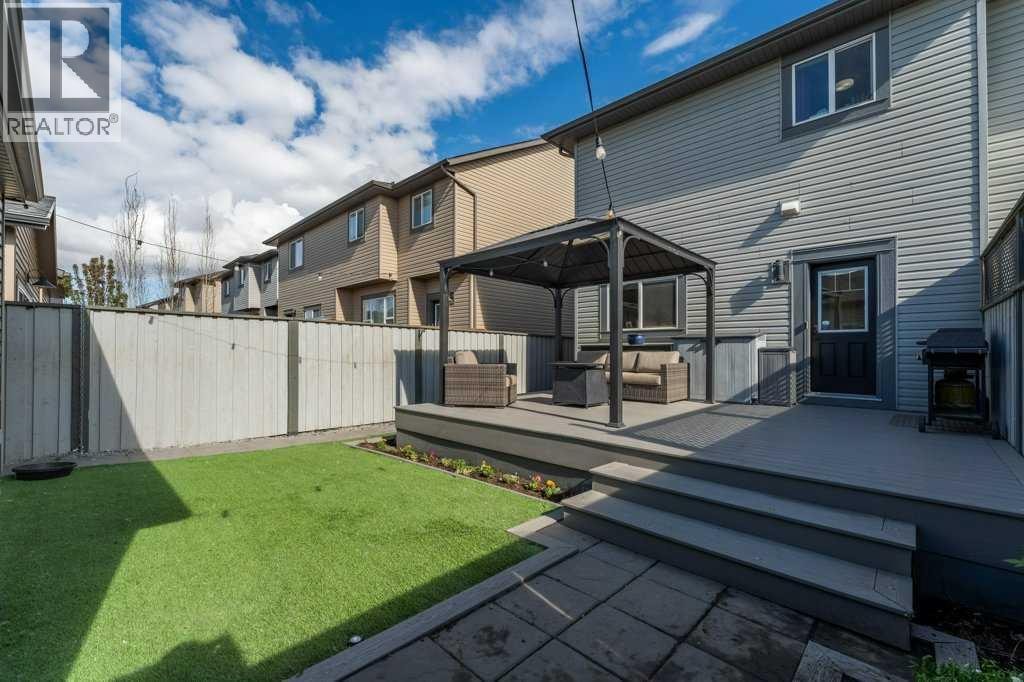 110 Hillcrest Close SW — photo 32