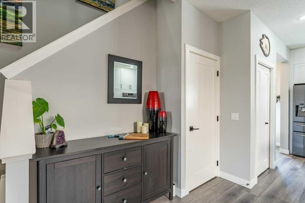 110 Hillcrest Close SW — photo 8