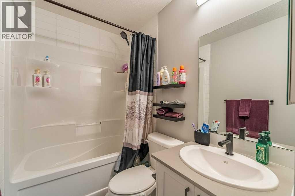 110 Hillcrest Close SW — photo 26