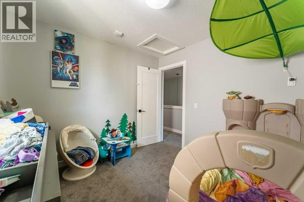 110 Hillcrest Close SW — photo 24