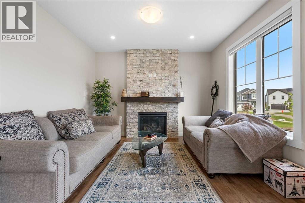 629 Southwinds Close SW — photo 3