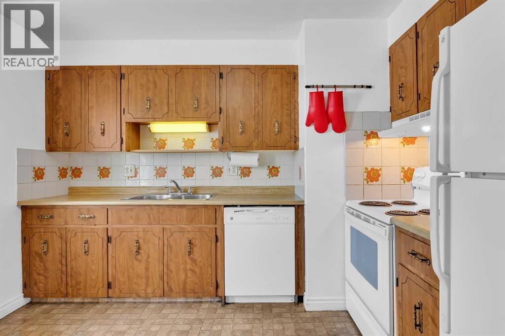 5008 2 Street NW — photo 10