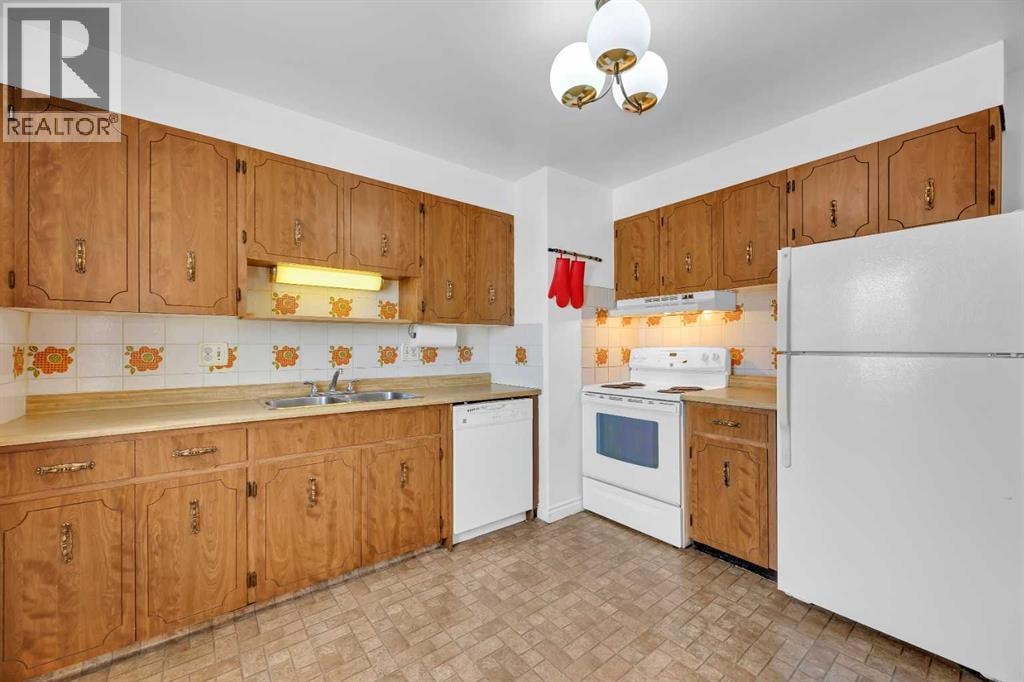 5008 2 Street NW — photo 11