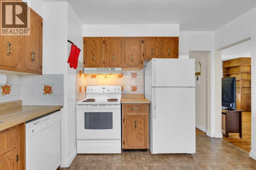 5008 2 Street NW — photo 12