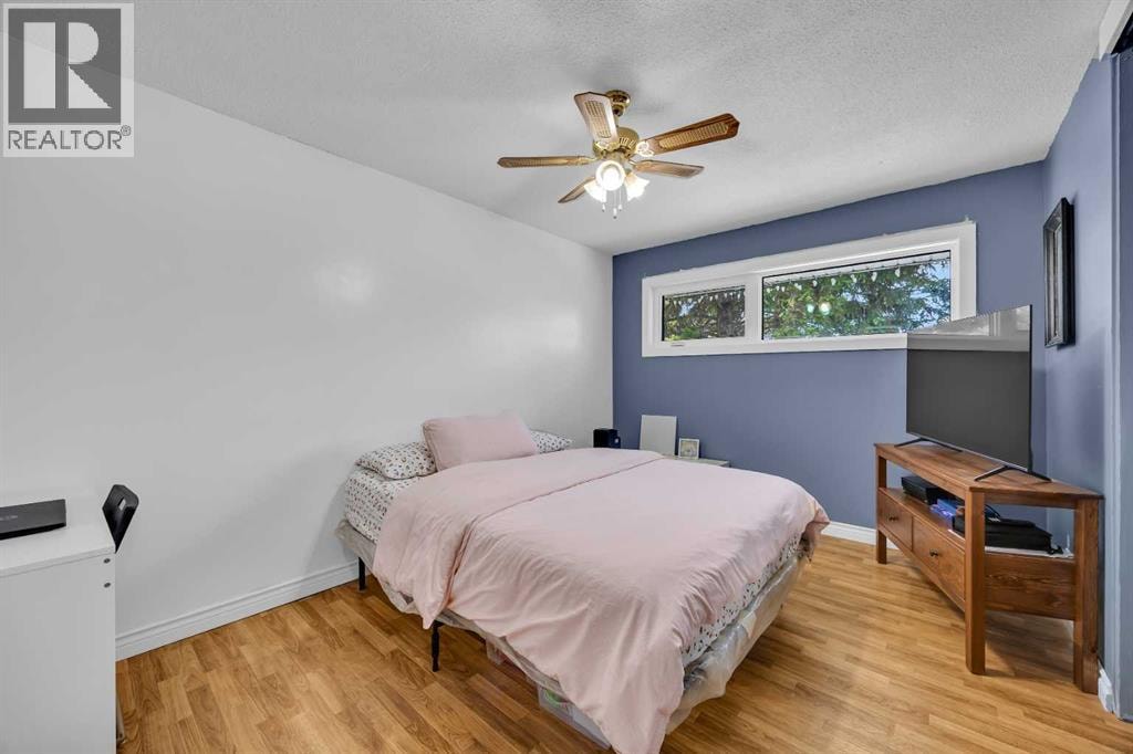 5008 2 Street NW — photo 14
