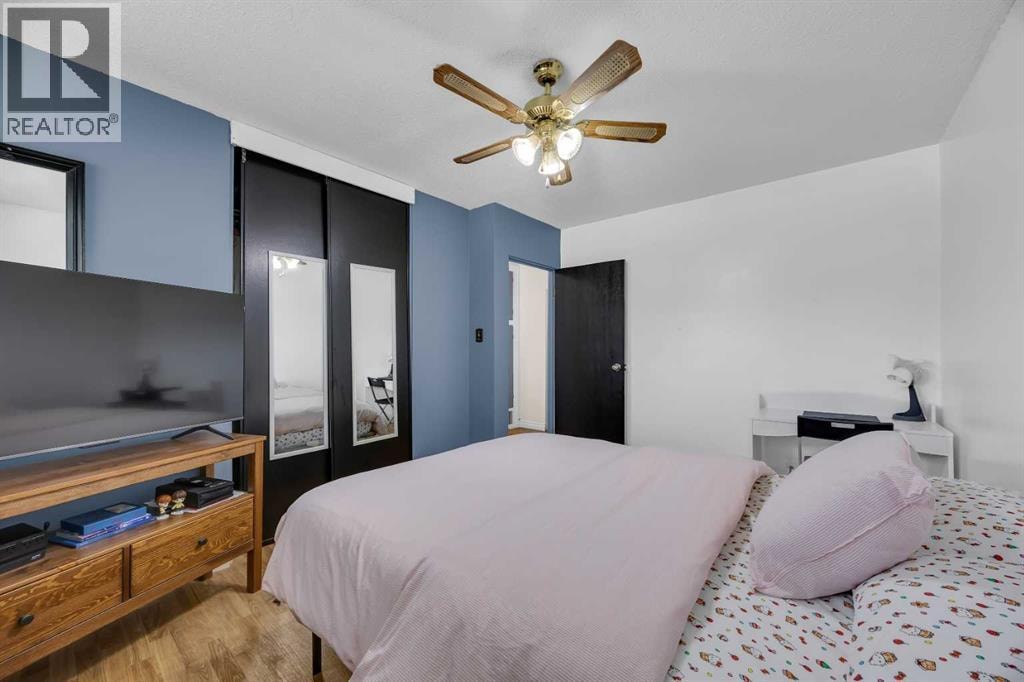 5008 2 Street NW — photo 16