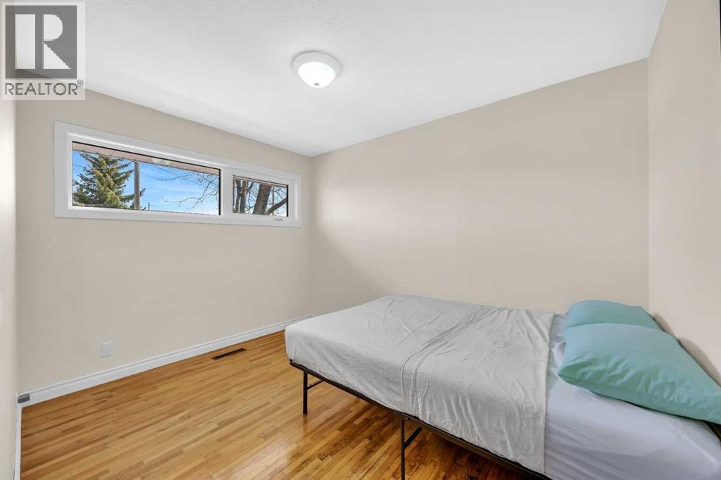 5008 2 Street NW — photo 17