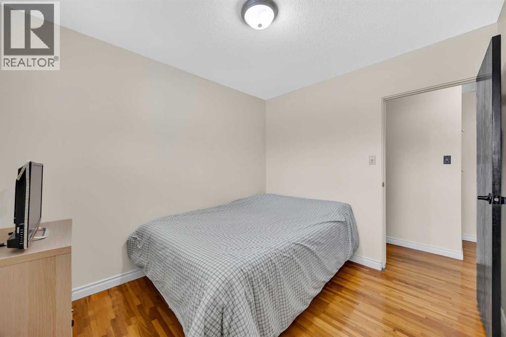 5008 2 Street NW — photo 20