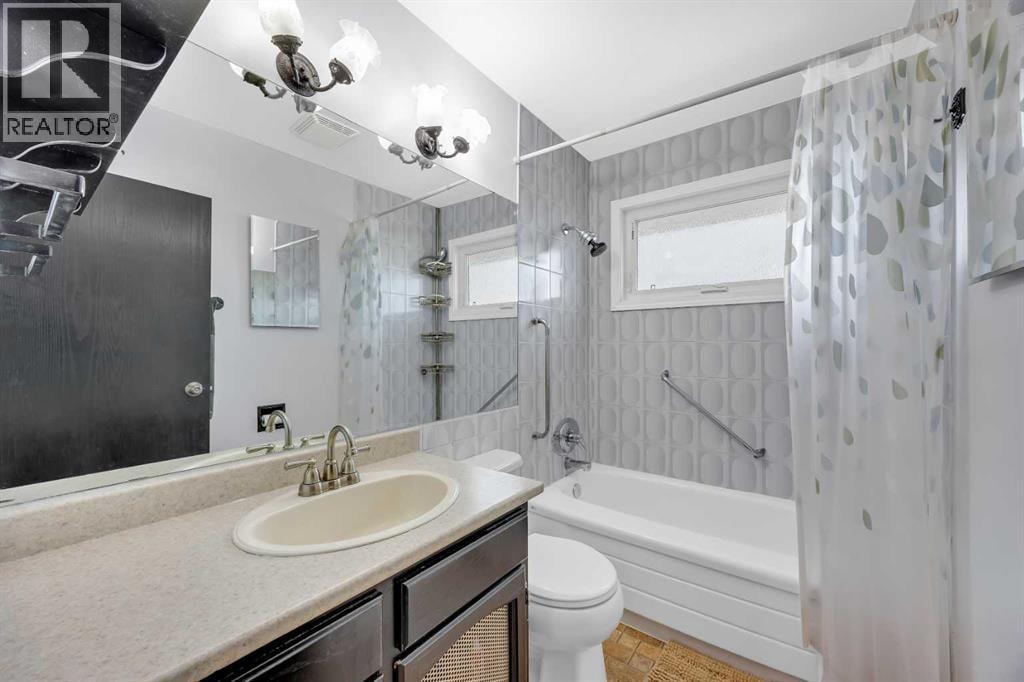 5008 2 Street NW — photo 21