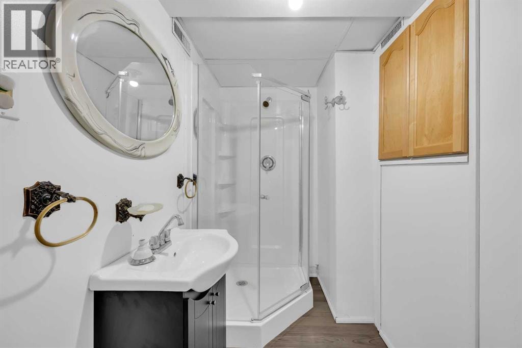 5008 2 Street NW — photo 30