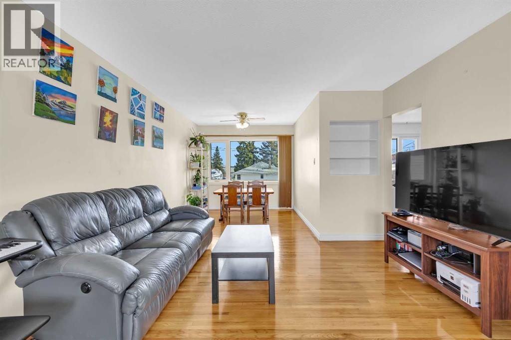 5008 2 Street NW — photo 4