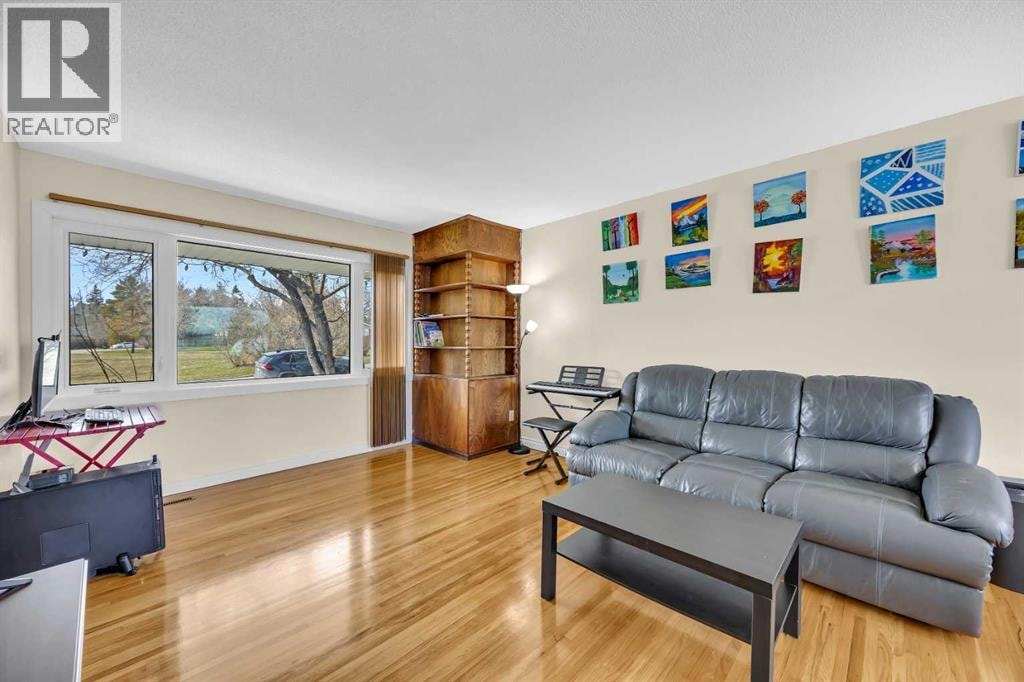 5008 2 Street NW — photo 5