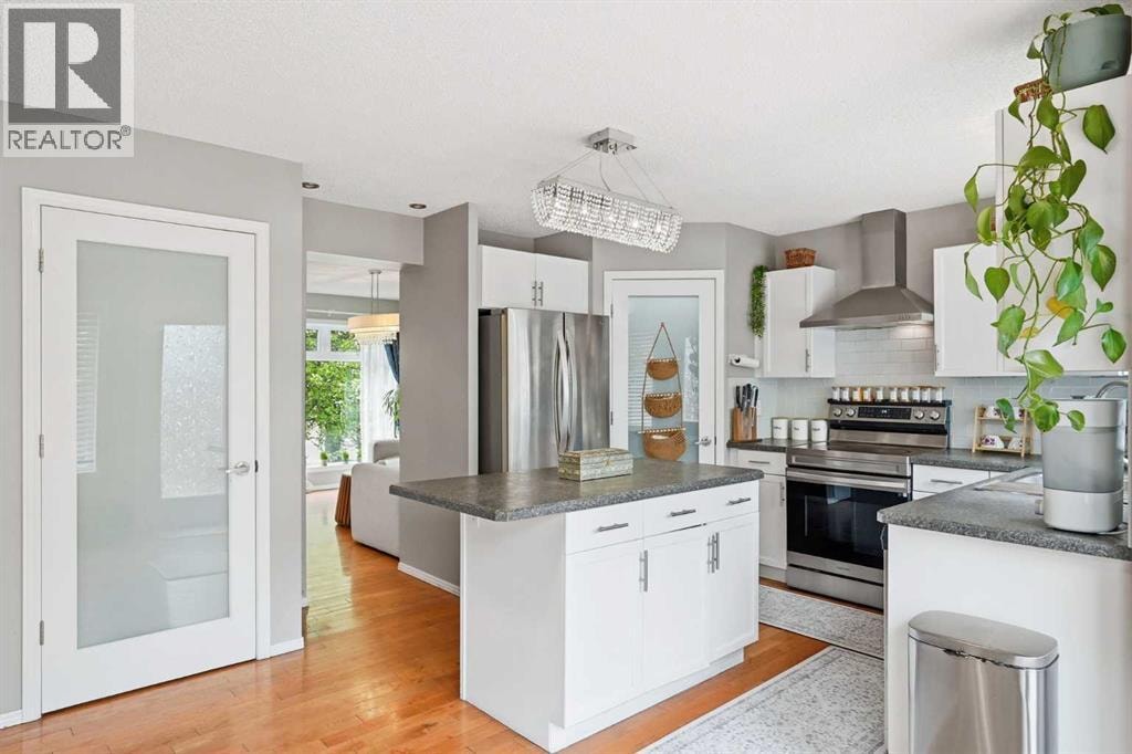 49 Shawbrooke Close SW — photo 4