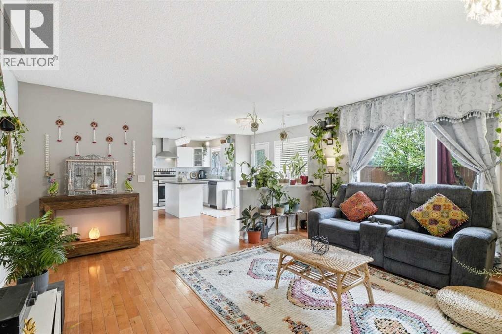 49 Shawbrooke Close SW — photo 2
