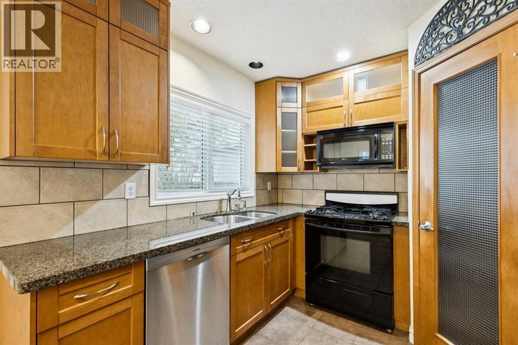 7615 36 Avenue NW — photo 9