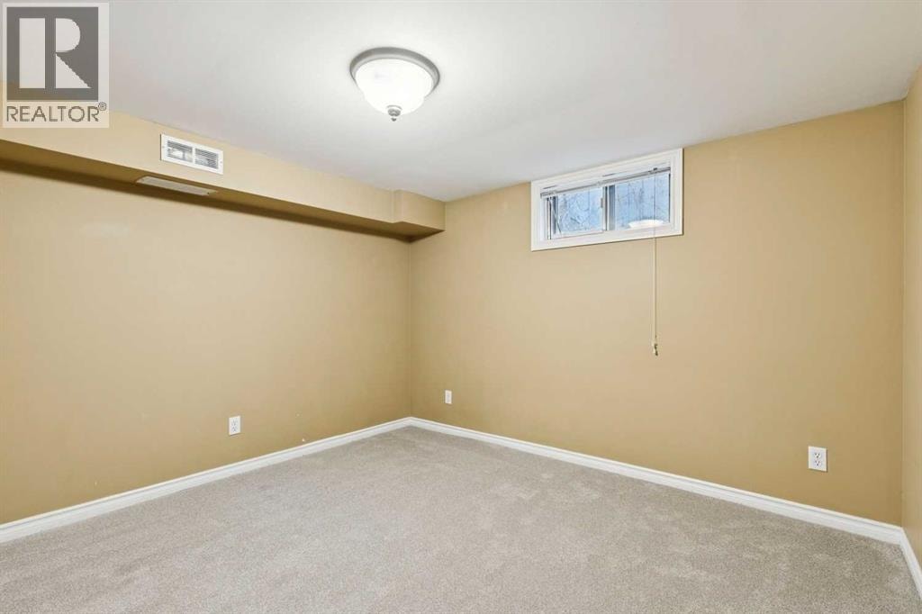 7615 36 Avenue NW — photo 34