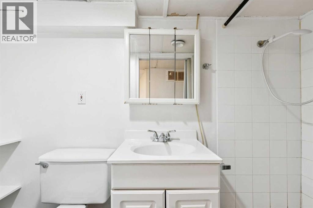 7615 36 Avenue NW — photo 33