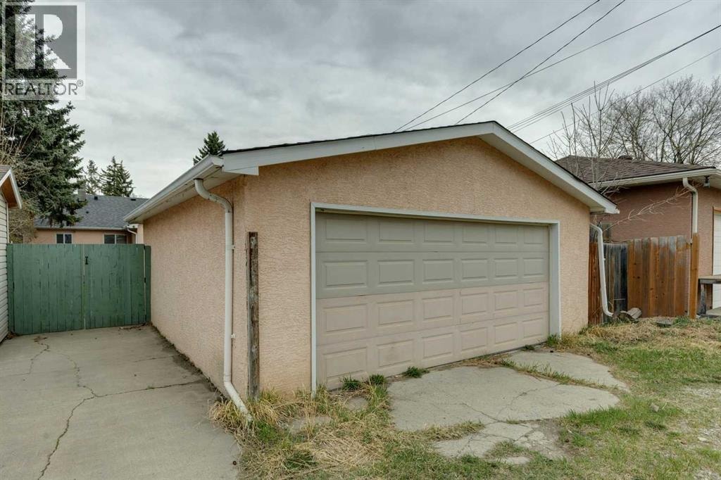 7615 36 Avenue NW — photo 39