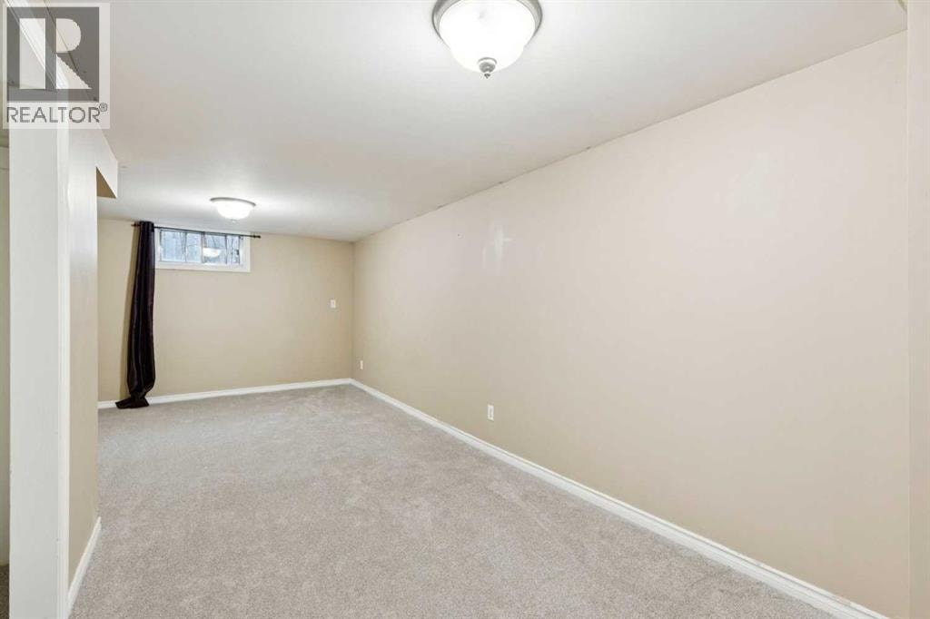 7615 36 Avenue NW — photo 32