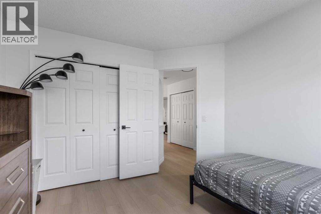 7 Country Hills Park NW — photo 32