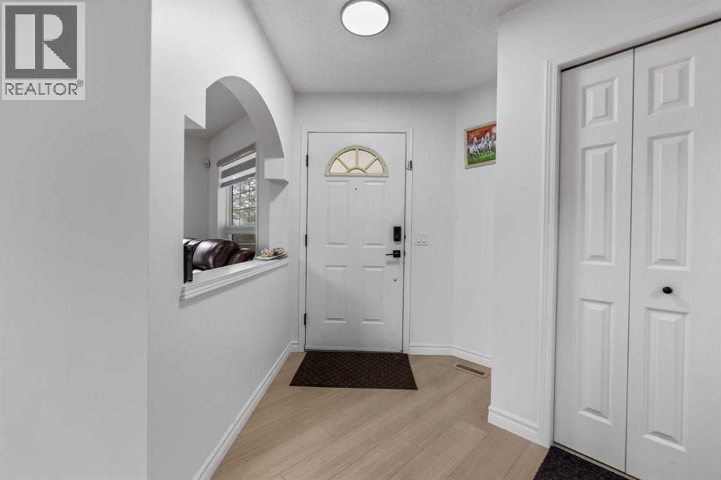 7 Country Hills Park NW — photo 16