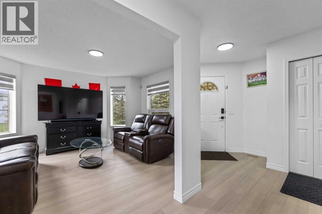 7 Country Hills Park NW — photo 21