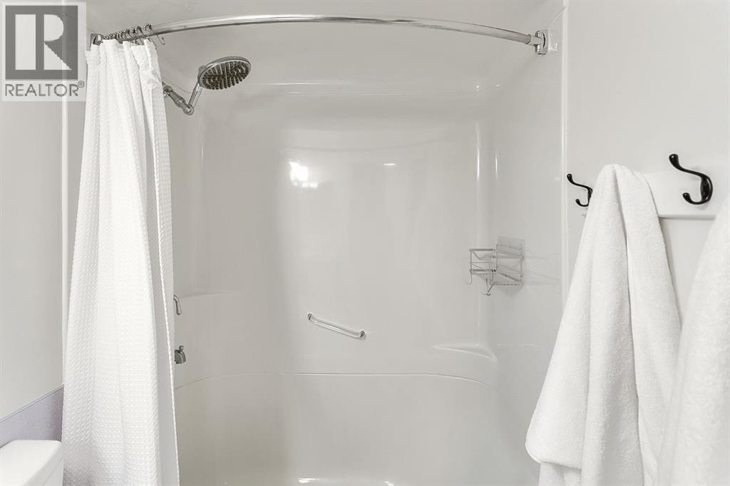 75 Woodacres Crescent SW — photo 32