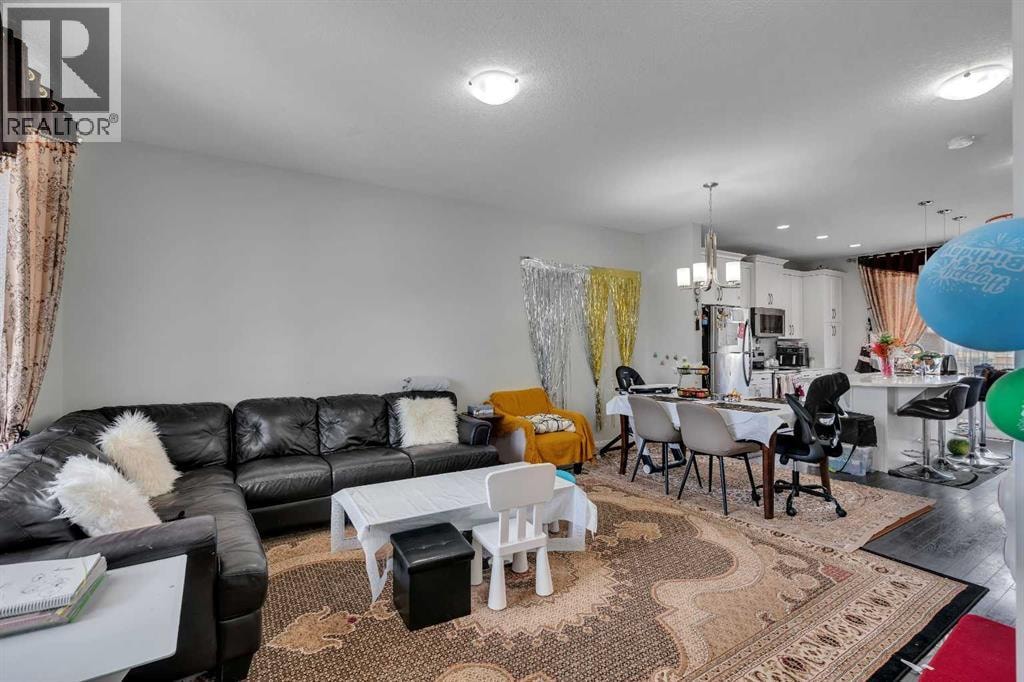 552 Redstone Drive NE — photo 2