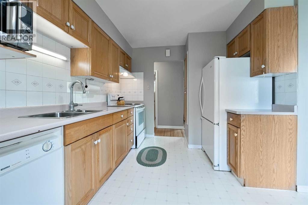 4027 19 Street NW — photo 9