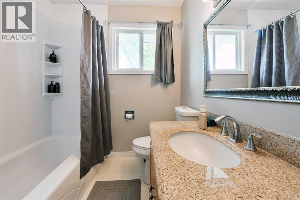 4027 19 Street NW — photo 15
