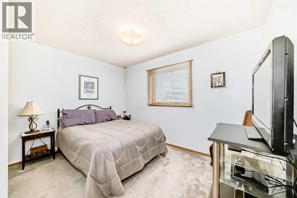 219 Hawkstone Close NW — photo 34