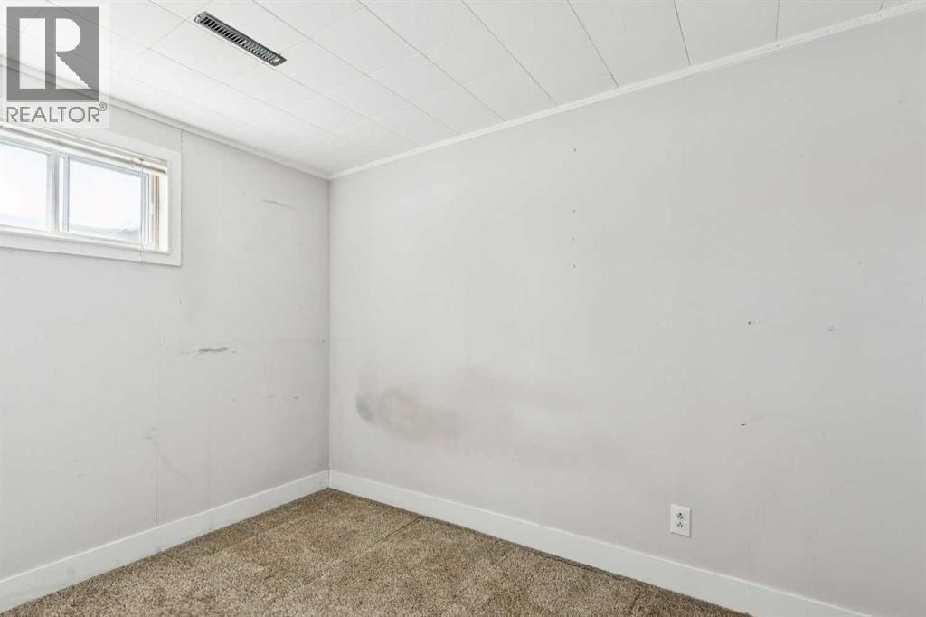 8312 47 Avenue NW — photo 12