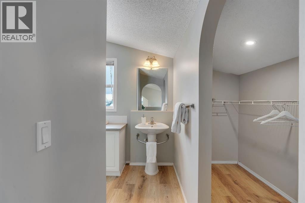 41 Saddlefield Drive NE — photo 23