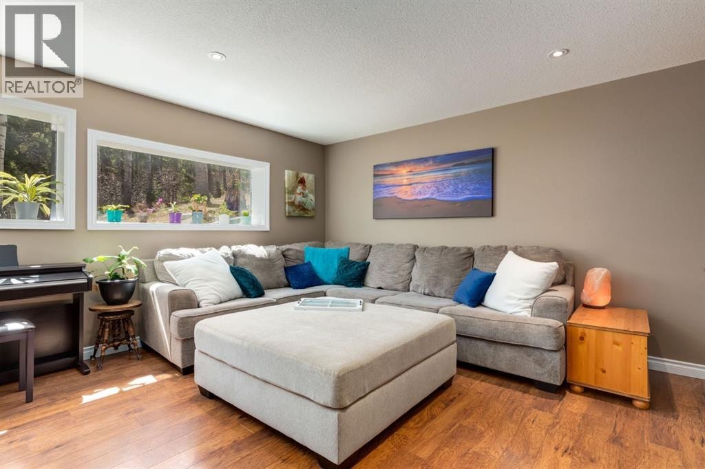 363 Wild Rose Close — photo 26