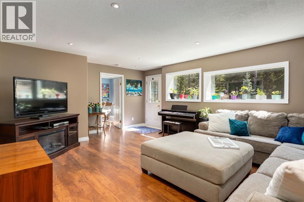 363 Wild Rose Close — photo 25