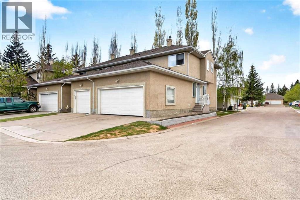15 Cedarview Mews SW — photo 1