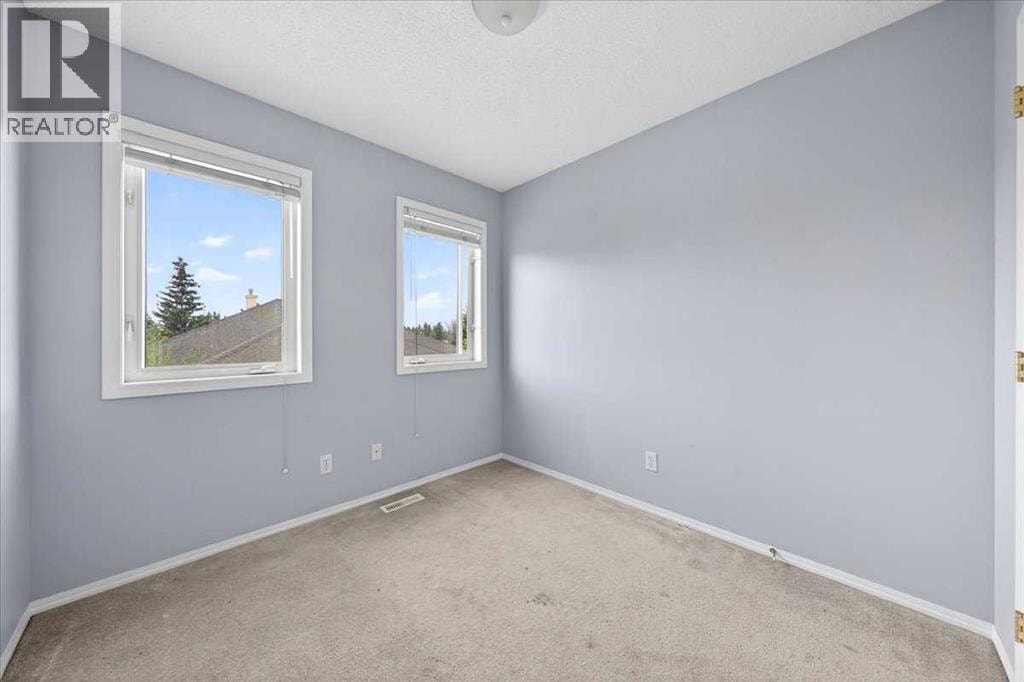 15 Cedarview Mews SW — photo 37