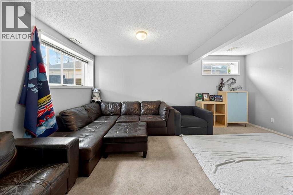 15 Cedarview Mews SW — photo 41