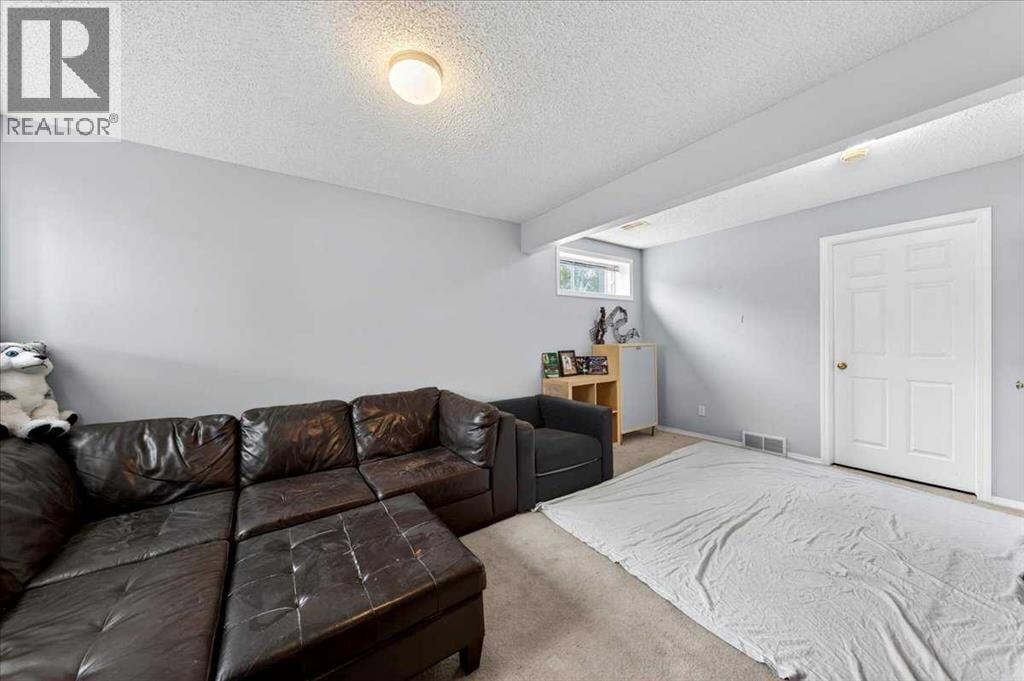 15 Cedarview Mews SW — photo 40