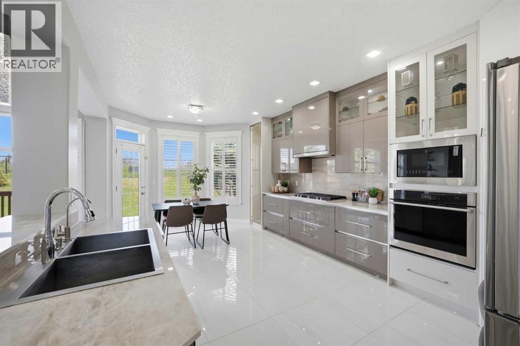 1433 Strathcona Drive SW — photo 17