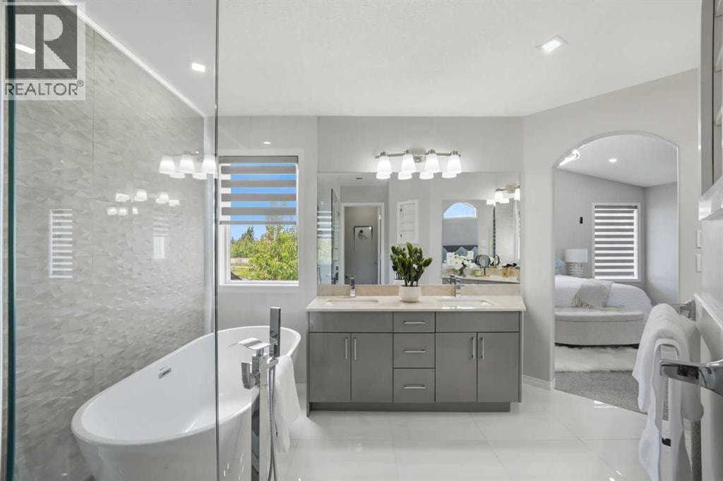 1433 Strathcona Drive SW — photo 31