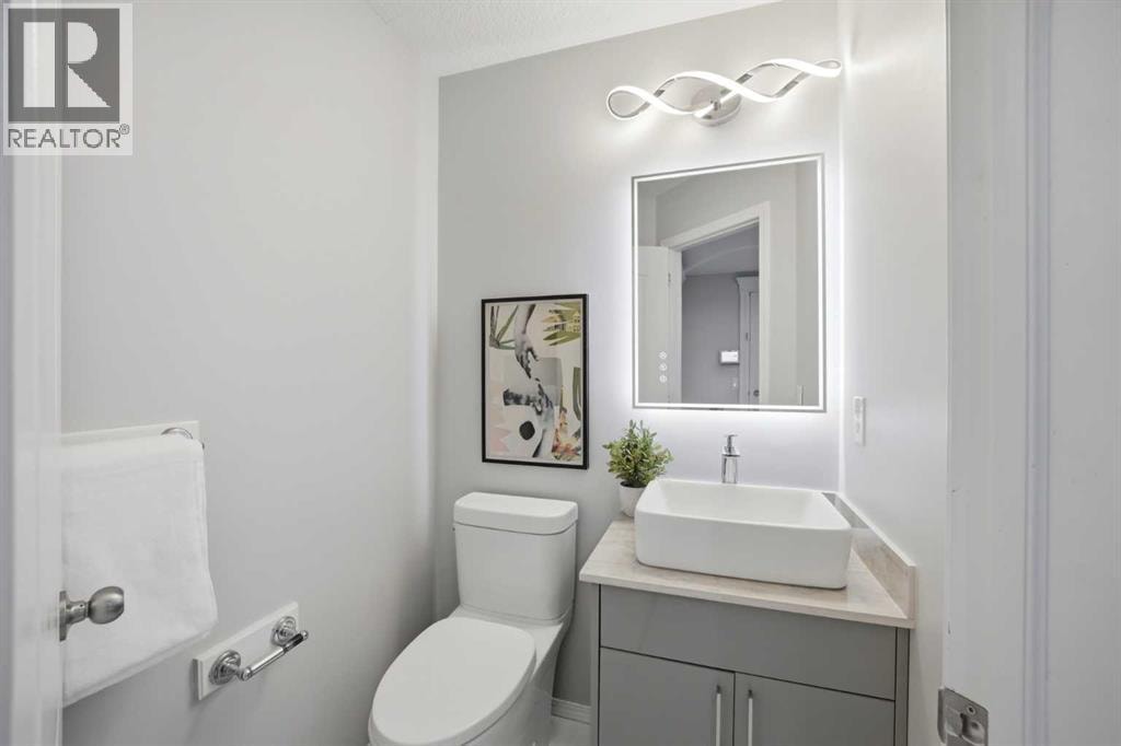 1433 Strathcona Drive SW — photo 18