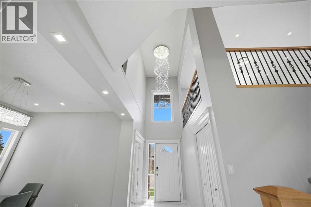 1433 Strathcona Drive SW — photo 6