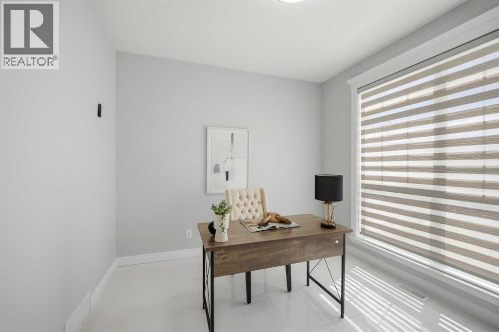 1433 Strathcona Drive SW — photo 9