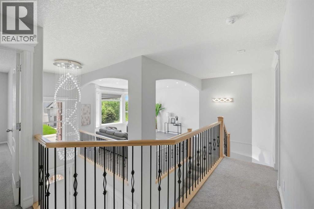 1433 Strathcona Drive SW — photo 25
