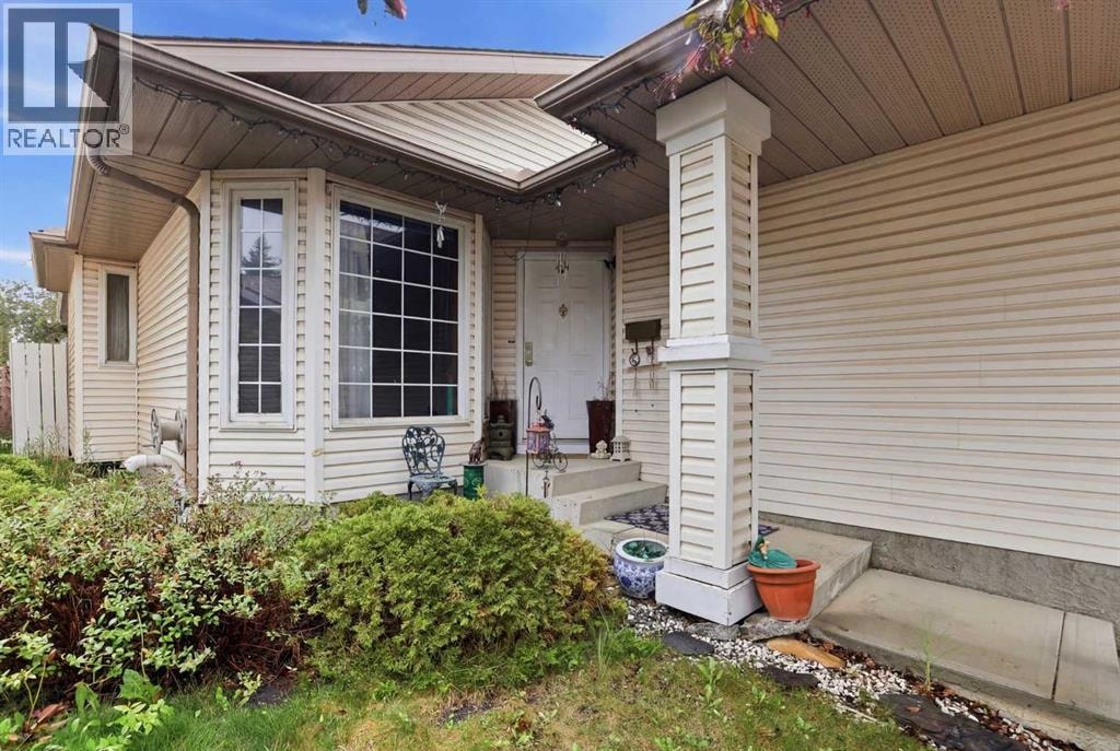866 Applewood Drive SE — photo 3