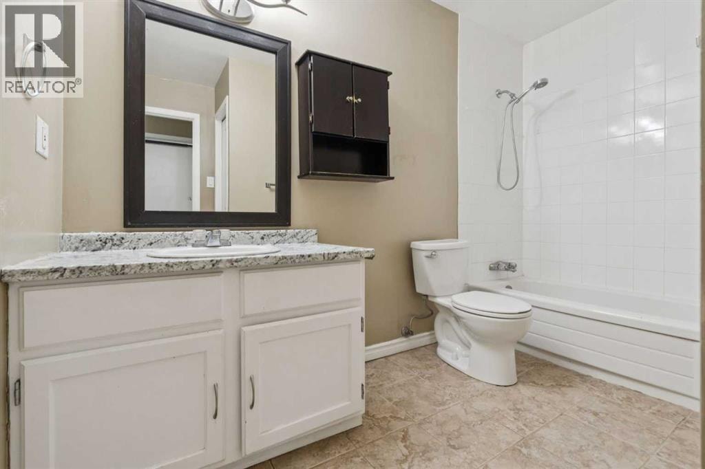 9302, 315 Southampton Drive SW — photo 17