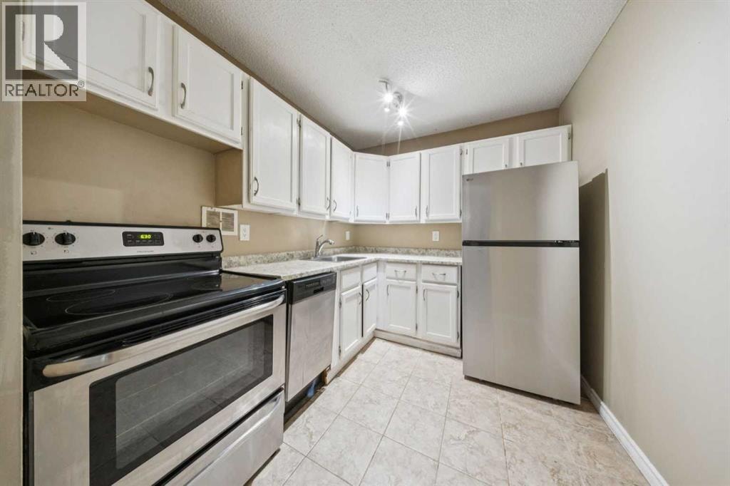 9302, 315 Southampton Drive SW — photo 10